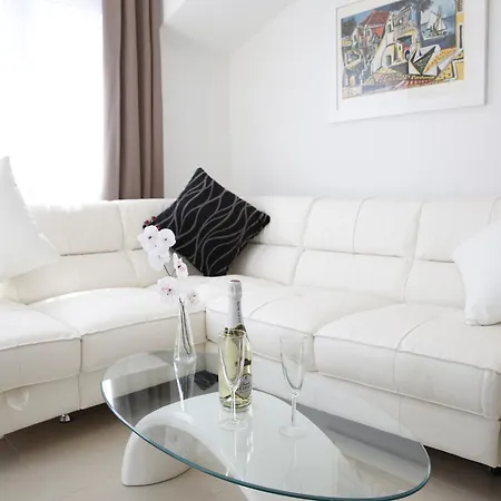 Nera Apartment *